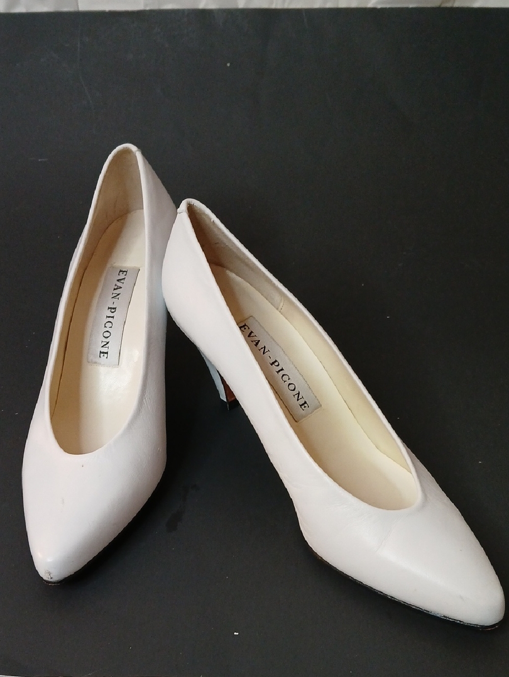 Evan Picone White Pointed-Toe Leather Pumps